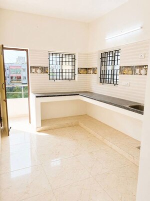 Room in 6 BHK Independent House at Thoraipakkam – for Rent