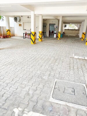 Parking in 6 BHK Independent House at Thoraipakkam – for Rent