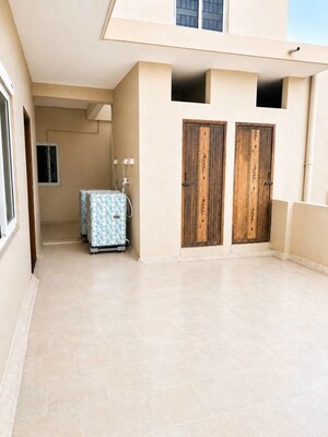 Room in 6 BHK Independent House at Thoraipakkam – for Rent