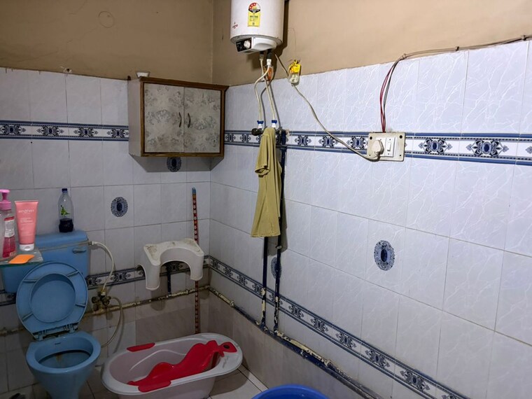 Bathroom, sector 22 6+ Bedroom 2250 Sq.Ft. Independent House In Sector 22 Faridabad 10458717