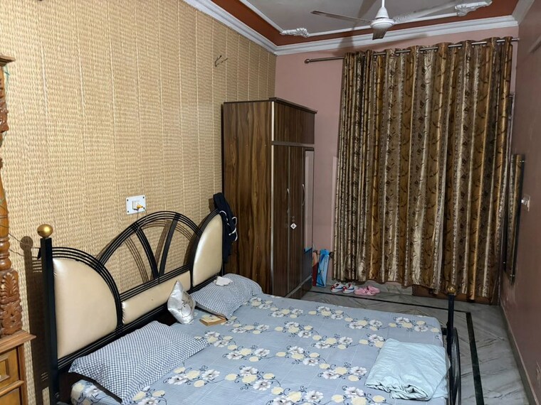 Bedroom, sector 22 6+ Bedroom 2250 Sq.Ft. Independent House In Sector 22 Faridabad 10458717