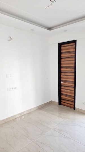 Room in 3 BHK Apartment at Samridhi Luxuriya Avenue, Sector 150 – for Rent