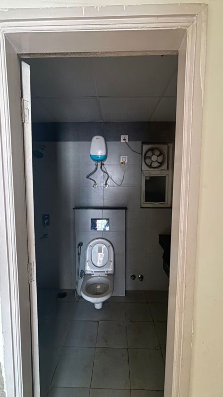 Bathroom, pareena-express-heights 3 Bedroom 1850 Sq.Ft. Apartment In Sector 99 Gurgaon 10458813