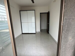 Room in 4 BHK Apartment at Apex Green Wood, Borivali East – for Rent
