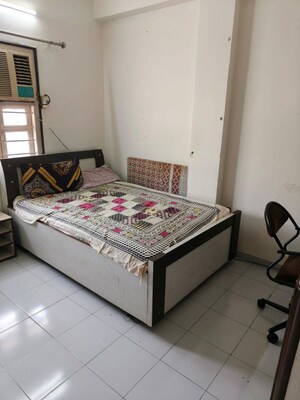 Bedroom in 2 BHK Apartment at Satellite – for Rent