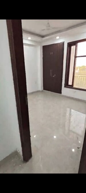 Room in 3 BHK Builder Floor at Mehrauli – for Rent
