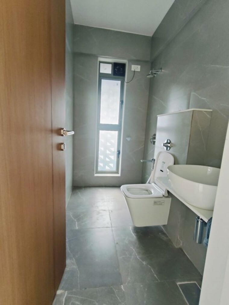 Bathroom, lalitambika-akshay 2 Bedroom 700 Sq.Ft. Apartment In Worli Mumbai 10458874