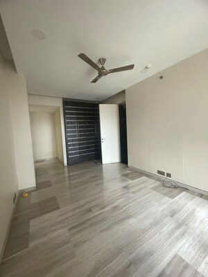 Room in 3 BHK Apartment at Lodha World Crest, Worli – for Rent
