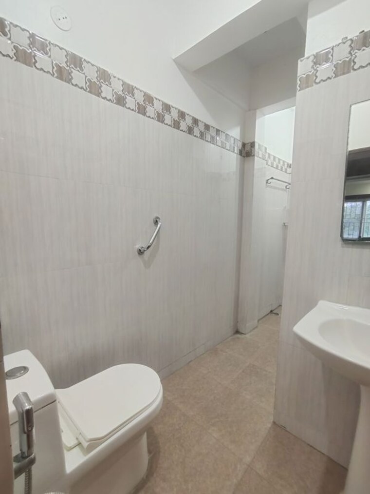 Bathroom, hsr layout 3 Bedroom 3000 Sq.Ft. Apartment In Hsr Layout Bangalore 10458883