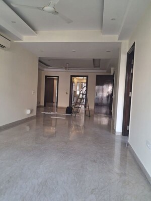 Building Lobby in 3.5 BHK Builder Floor at Uppal Southend, Sector 49 – for Rent
