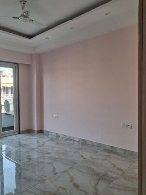 Room in 3.5 BHK Builder Floor at Uppal Southend, Sector 49 – for Rent