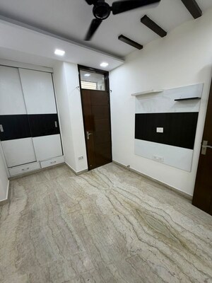 Room in 2 BHK Builder Floor at Paschim Vihar – for Rent