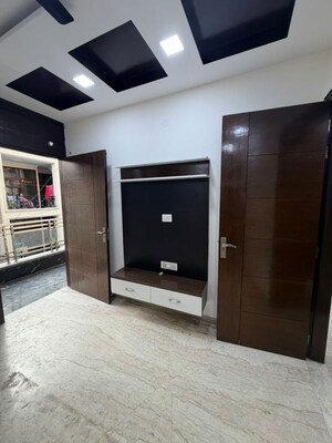 Room in 2 BHK Builder Floor at Paschim Vihar – for Rent