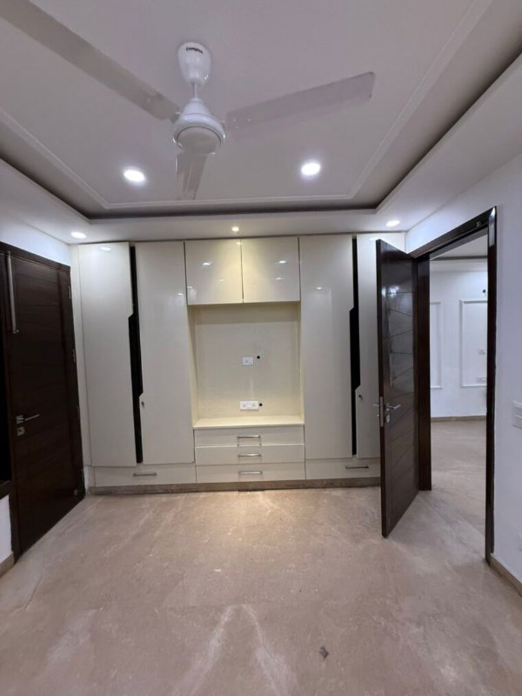 Room, paschim vihar 3 Bedroom 200 Sq.Yd. Independent House In Paschim Vihar Delhi 10458896