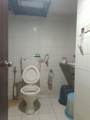 Bathroom in 1 BHK Apartment at Summit Apartment, Goregaon East – for Sale