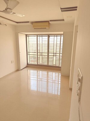 Room in 2 BHK Apartment at Runwal Pride, Mulund West – for Rent