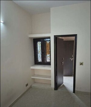 Room in 2 BHK Builder Floor at Phi Iii Greater Noida – for Rent