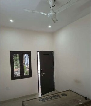 Room in 2 BHK Builder Floor at Phi Iii Greater Noida – for Rent