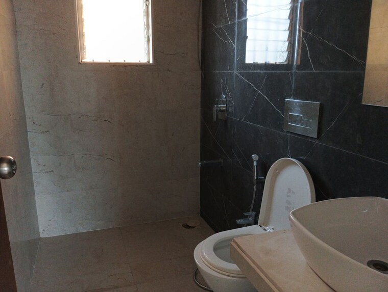 Bathroom, dosti-west-county 2 Bedroom 694 Sq.Ft. Apartment In Balkum Pada Thane 10459024