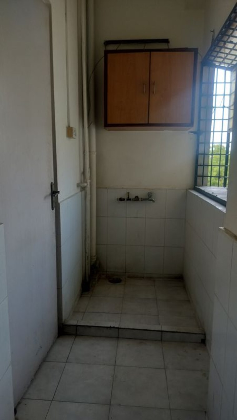 Bathroom, banjara hills 3 Bedroom 1900 Sq.Ft. Apartment In Banjara Hills Hyderabad 10459072