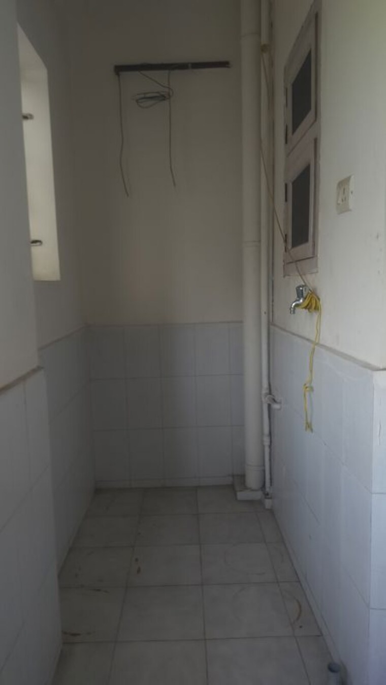 Bathroom, banjara hills 3 Bedroom 1900 Sq.Ft. Apartment In Banjara Hills Hyderabad 10459072
