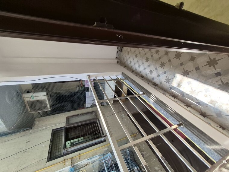Balcony, mayur vihar 2.5 Bedroom 700 Sq.Ft. Builder Floor In Mayur Vihar Delhi 10459070