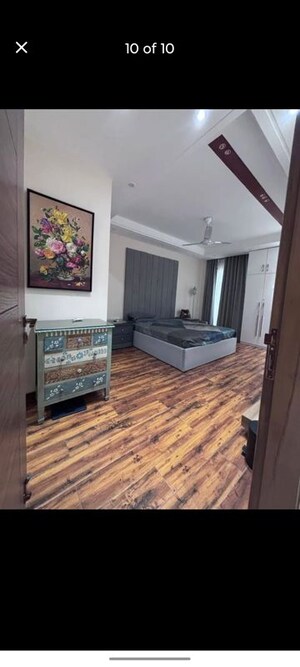 Bedroom in 2.5 BHK Builder Floor at Smart World Orchard, Sector 61 – for Rent