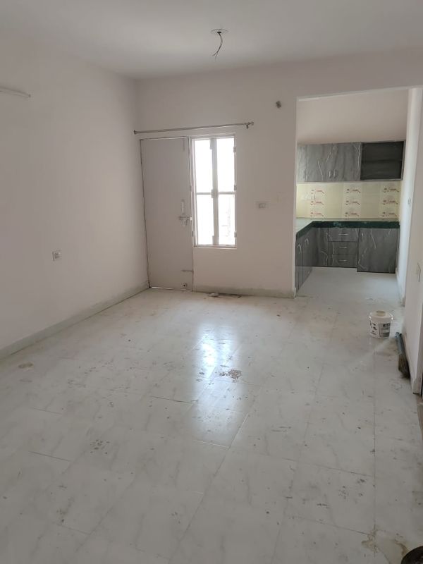 2 BHK 900 Sq.Ft. Apartment in Saryu Enclave