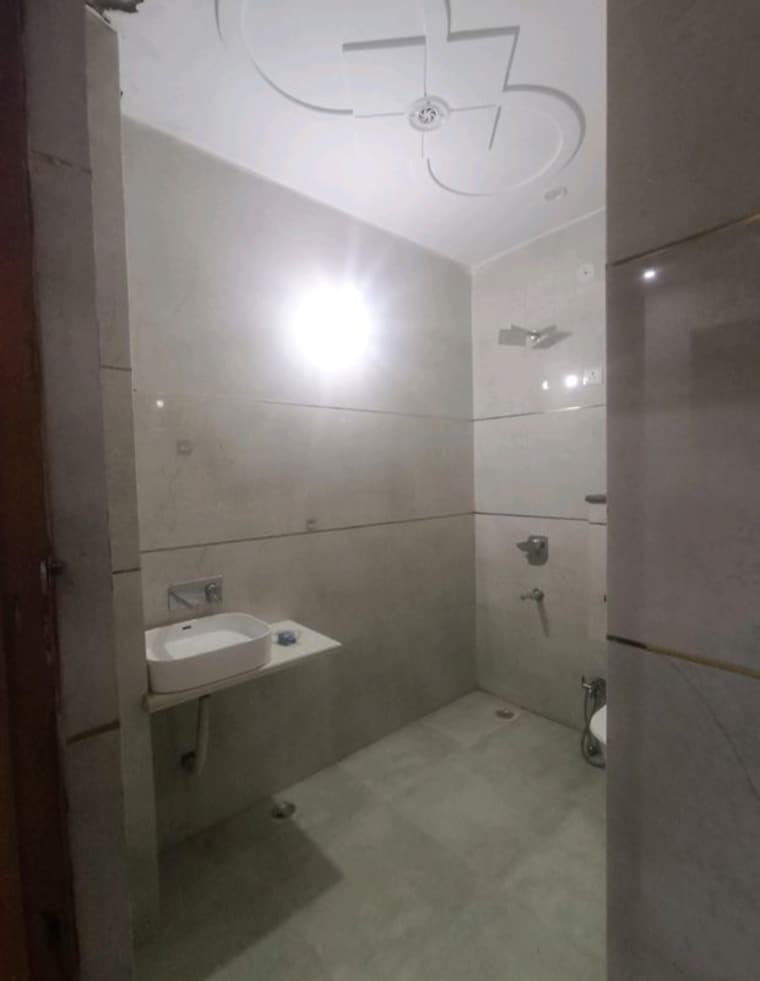 Bathroom, theta ii greater noida 2 Bedroom 100 Sq.Ft. Builder Floor In Theta Ii Greater Noida Greater Noida 10459105