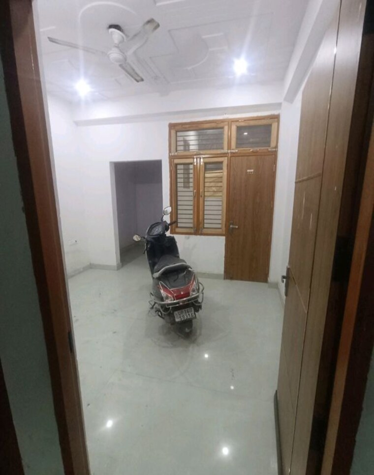  Parking, theta ii greater noida 2 Bedroom 100 Sq.Ft. Builder Floor In Theta Ii Greater Noida Greater Noida 10459105