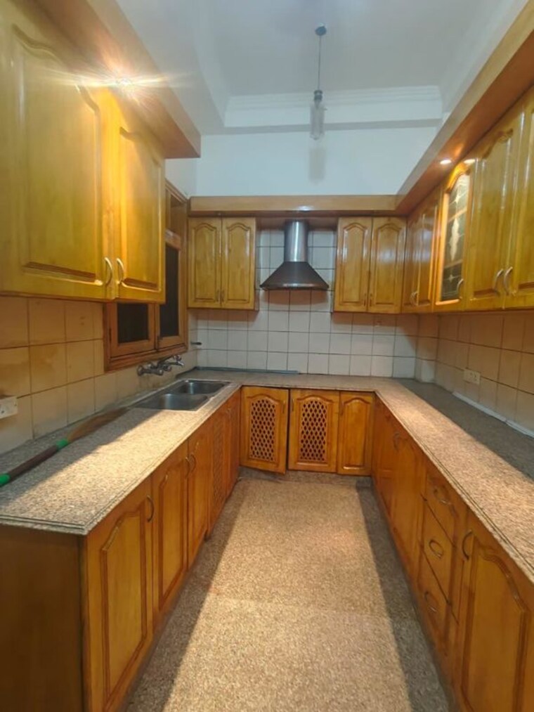 Kitchen, greater kailash part 3 3 Bedroom 1800 Sq.Ft. Builder Floor In Greater Kailash Part 3 Delhi 10459147