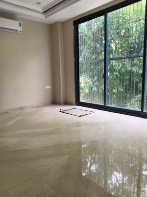 Room in 4 BHK Builder Floor at Saket – for Rent