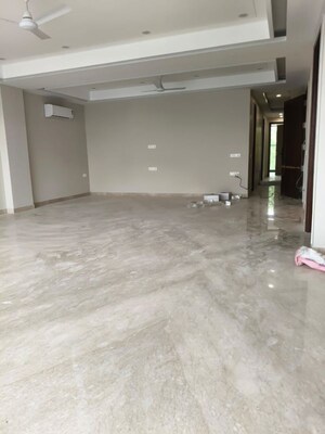 Room in 4 BHK Builder Floor at Saket – for Rent