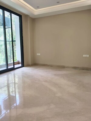 Room in 4 BHK Builder Floor at Saket – for Rent
