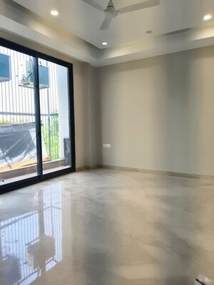 Room in 4 BHK Builder Floor at Saket – for Rent