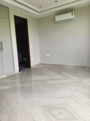 Room in 4 BHK Builder Floor at Saket – for Rent