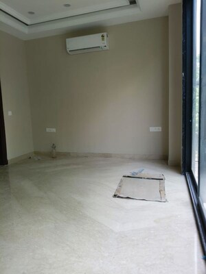 Room in 4 BHK Builder Floor at Saket – for Rent