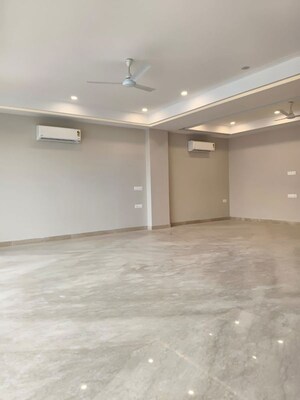 Room in 4 BHK Builder Floor at Saket – for Rent