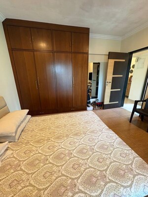 Bedroom in 3 BHK Apartment at Bandra West – for Rent