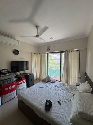 Bedroom in 3 BHK Apartment at Bandra West – for Rent