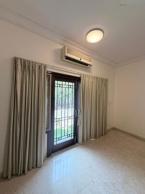 Room in 4 BHK Apartment at Sobha Ivory 1, St Johns Road – for Sale