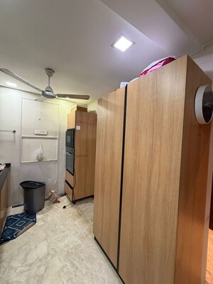 Team Area in 3 BHK Apartment at Pali Hill – for Rent