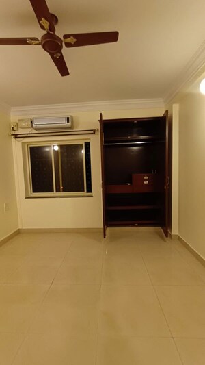 Room in 3 BHK Apartment at Express Apartments Ashok Nagar, Ashok Nagar – for Rent