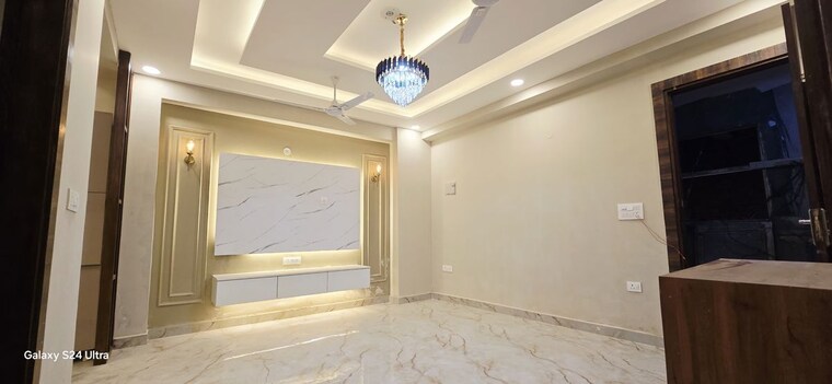 Room, sector 72 3 Bedroom 1400 Sq.Ft. Builder Floor In Sector 72 Noida 10459211