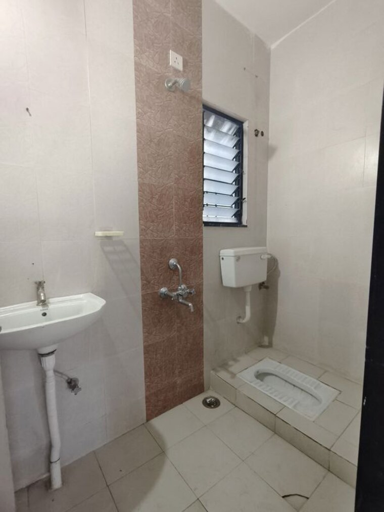 Bathroom, kamgar putala vasahat 1 Bedroom 501 Sq.Ft. Apartment In Kamgar Putala Vasahat Pune 10459225