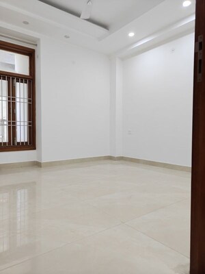 Room in 2 BHK Builder Floor at Mehrauli – for Rent