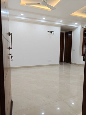 Room in 2 BHK Builder Floor at Mehrauli – for Rent