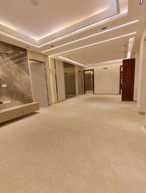 Room in 2 BHK Apartment at Dlf Cyber City, Sector 24 – for Rent