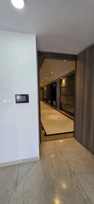 Room in 2 BHK Apartment at Lodha The Park, Worli – for Rent