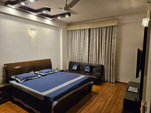 Bedroom in 3.5 BHK Apartment at Dlf Cyber City, Sector 24 – for Rent